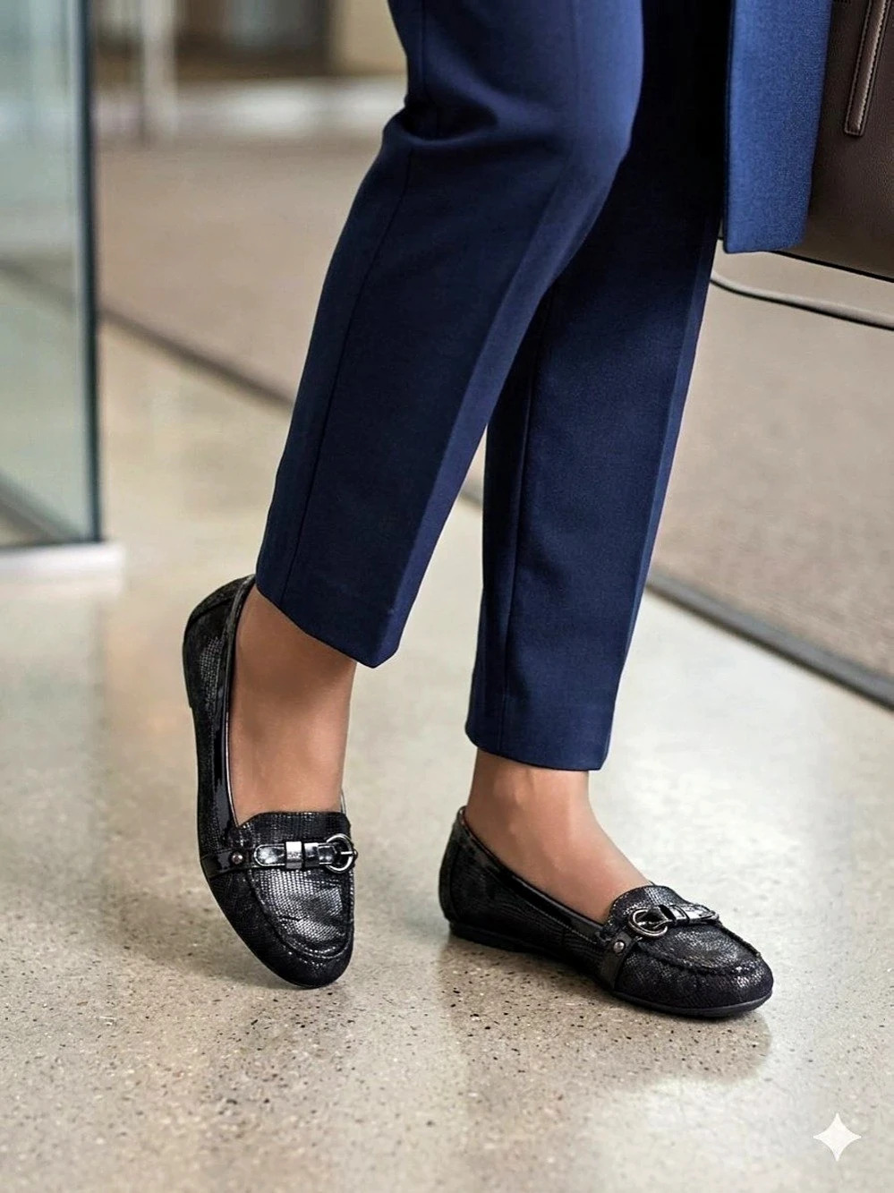 Anne Klein iFlex Savina Loafers Black Metallic Snakeskin Flats Buckle Sz 6.5